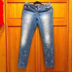Zoe Karssen. Straight blue jeans 👖NWOT. Size 27. Slightly stretchable.